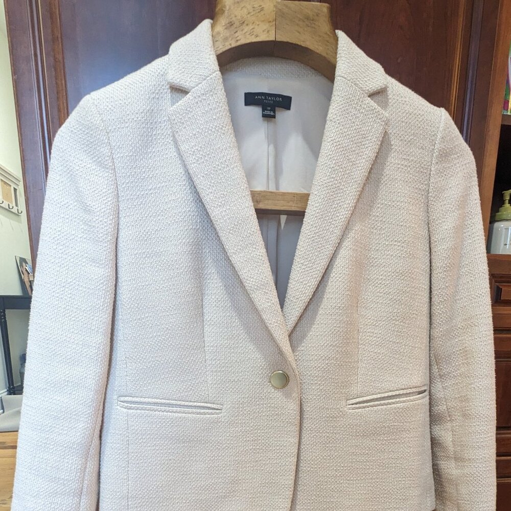 Ann Taylor 10 Petite Cream Tweed blazer